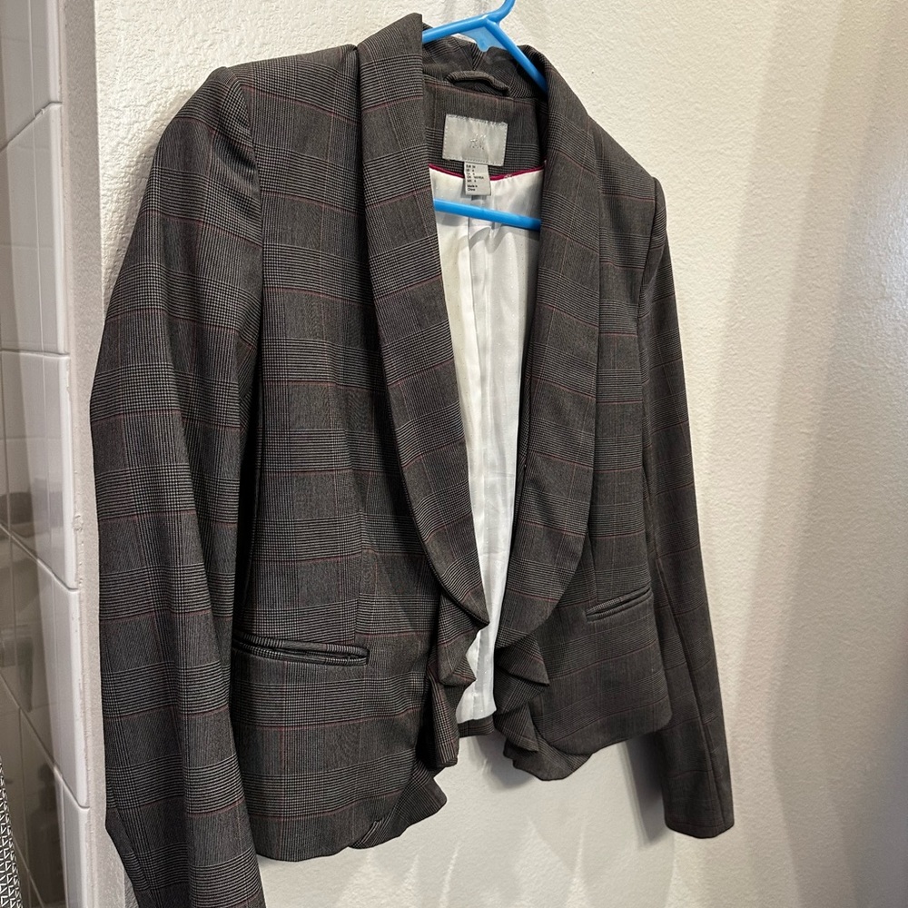 Gray plaid fitted blazer